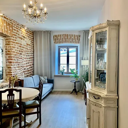 Apartment Aura