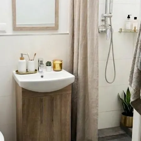 Aura Apartment *